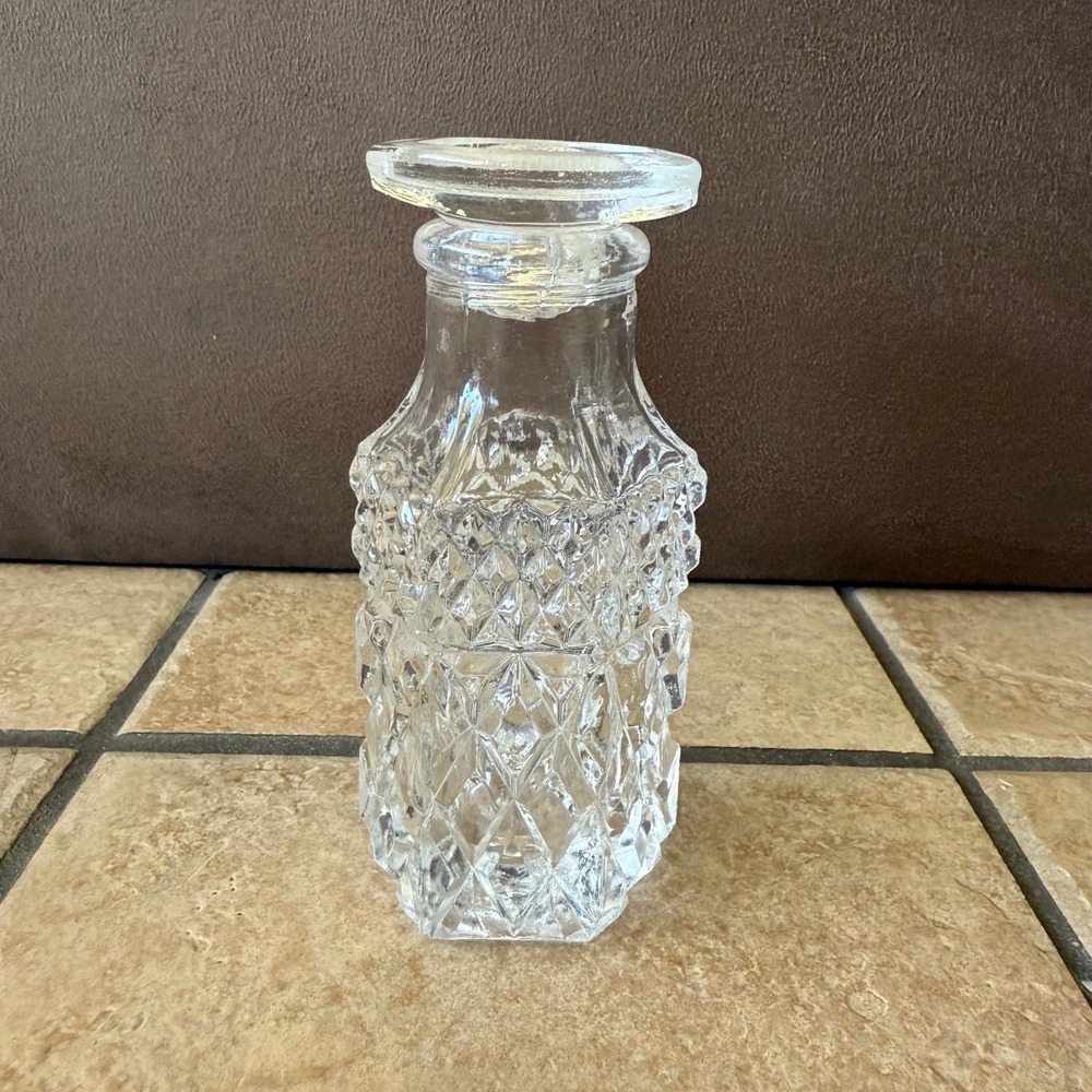 Libbey-St Clair MidCentury Pressed Glass‎ Cruet Threaded Cap Diamond Point Vtg